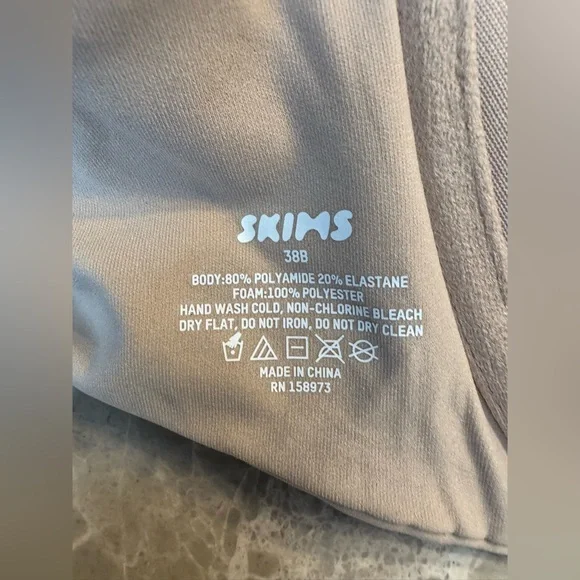 SKIMS FITS EVERYBODY PUSH-UP BRA - Picture 13 of 13